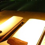 Hôtel des Arts - プールサイドのリクライニングチェア