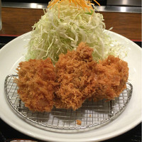 加藤牛肉店シブツウ - ミックスフライ定食
                （左からハムカツ、メンチカツ、コロッケ）