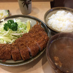 鈴文 - とんかつ定食1400円