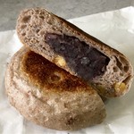ミックスプラスベーカリー - 全粒粉のくるみあんぱん ¥200