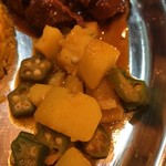 ダルバート食堂 - じゃがいもとオクラ