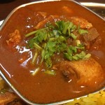 ダルバート食堂 - メインのカレー (チキンカレー)