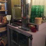 ダルバート食堂 - 水とドリンク類はセルフです