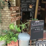 ダルバート食堂 - 店舗入口