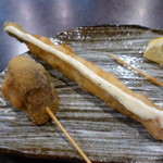 葉山 わさび - ２皿目の串カツ　右から筍（味噌ダレ　写真を撮る前に食べてしまった^^;）　アスパラの肉巻き　椎茸の肉詰め