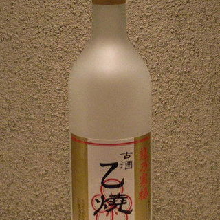 Niigata's Koshino Kanbai rice shochu, as well as Tsuruyo Yukio rice shochu and Hakkaisan rice shochu are available.