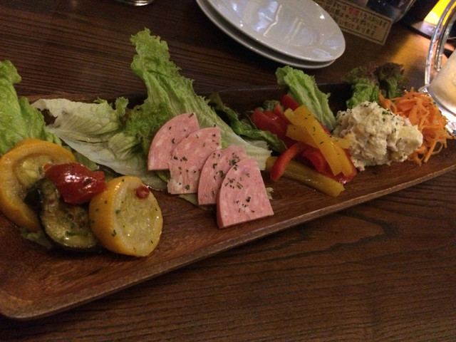 ソーセージが美味しいバル 22 00まで禁煙 チャージフリー By Kenkens Local Bar 新栄eight 新栄町 バル バール 食べログ