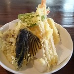 本田 - この日はエビ２・キス２・ちくわ・
      舞茸・さつまいも・ナス・アスパラガス
      盛り沢山ですね