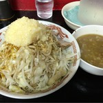 自家製太麺 ドカ盛 マッチョ 難波千日前店 - カレーつけ麺315g野菜マシ×2ニンニクマシ×3