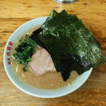 ラーメン六角家 - ラーメン650円麺硬め。海苔増し100円。