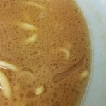 ラーメン六角家 - スープは豚骨のコクがあります。