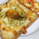 ゴントラン シェリエ - クロックマダムとスモークサーモンとクリームチーズのケークサレ