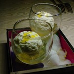 ヒカリヤ ニシ - 新玉ねぎのエスプーマとトマトのジュレ