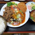 まんぷく食堂 - 本日の定食￥750焼肉牛バラ・マーボナス・ハムカツ＆たっぷりサラダ