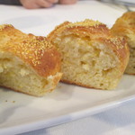 ビオディナミコ - 焼き立てのパンがずらり