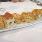 ビオディナミコ - 焼き立てのパンがずらり