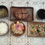 Guriru Kicchin Ikegami - 鉄板焼 手作りハンバーグ定食(焼き野菜・サラダ・みそ汁・ライス付き/1600円)