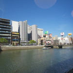 O Borudo Fukuoka - 川沿いの大きな窓からの景色