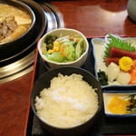 相撲茶屋ちゃんこ 龍ケ浜 - 龍ケ浜定食　ちゃんこ＋お刺身定食です１６００円税込み