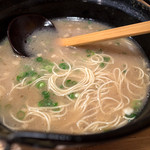 博多15ラーメン - 餃子の後は〆のラーメンを投入してもらう。