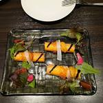 俺のフレンチ 銀座 - ウニのムースを包んだサーモンマリネ、880円