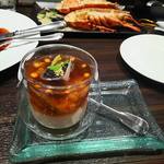 俺のフレンチ 銀座 - 蝦夷アワビと天使海老のアスピック　キャビア添え、1480円