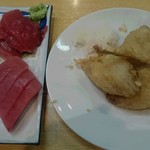 魚三酒場 - マグロ刺身420円　ハゼ420円