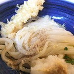 本格手打うどん おか泉 - うどんもしっかり美味しい。