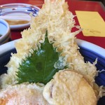 超巨大エビ天登場。こんなの東京だと２０００円超えそう。