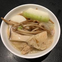 御膳房 銀座店 - 雲南キノコ地鶏火鍋