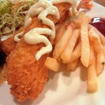 Cafe L'ssemblee - エビフライは業務用の味がしました。 途中までは食べれたんですが．．．． 油が悪かったんでしょうか、途中で胸焼けがしてしまって。