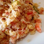 台湾料理 鴻起順 - カニ炒飯右サイド　カニカマがほほえましい