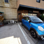 茶処 あ・そこ - 駐車場は店前に2台(軽専用)。お向かいにも。