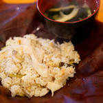 茶処 あ・そこ - 具がいっぱいで優しい味のご飯とお吸い物。