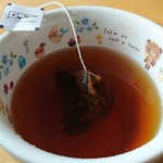 コーヒーショップ ハチカフェ - マイカップでダージリン　ティーバッグ式なので手軽にティータイムを楽しめます！　香りは良かったのですが、少し渋みが多いと感じました(^^ゞ　オイラの淹れ方が下手だったのでしょうｗ
