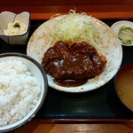 どん平 - 特製とんかつ定食　980円（税込）