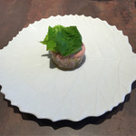 ル ボークープ - 枇杷と金目鯛のタルタル　トマトクリーム　シェフの実家で採れた天然三つ葉のサラダ　2016-6