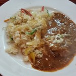 ブラウニー - 牛筋カレーごはん（ガーリックバター炒め）