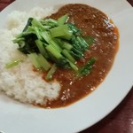 ブラウニー - 牛筋カレーごはん（青菜炒め乗せ）