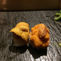 SUSHI TOKYO TEN、 新宿ニュウマン店 - むらさきうにとバフンウニの食べ比べ