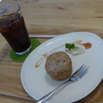 コトヤ カフェ - ナッツたっぷりのバターケーキ＋アイスコーヒー