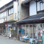 にわのにわとり - 西隣は、金物がずらり並んだ大倉商会さん