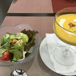 Bisutoro Saika - 2016年6月18日  ハンバーグセットのサラダとかぼちゃの冷製スープ