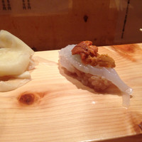 秀徳 2号店 - イカ
                …ウニがたっぷり乗っていて、ほっぺた落ちます。
