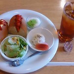 カフェ 轍 - アイスティー400円で、モーニングセットはホットドッグ