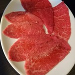 うしごろバンビーナ 恵比寿ヒルトップ店 - 極上希少８部位特選盛り合わせ 2500円　（カメノコ＆とうがらし）　