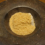 ごだん 宮ざわ - 定番の焼きゴマ豆腐(中は熱いのでお気をつけ下さい)