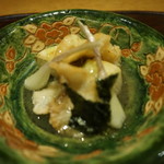 ごだん 宮ざわ - エシャロット、ナスの素揚げを添えたアイナメ揚げ