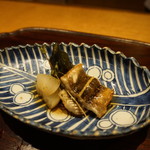 ごだん 宮ざわ - ペコロス(玉葱)と茄子を添えた、穴子焼き