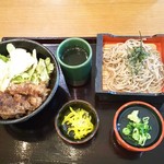 ピアジョリー - 中落ち牛カルビ丼セット930円税別